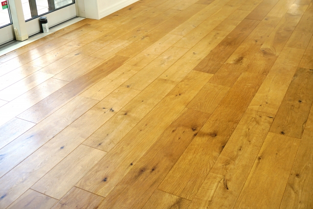 無垢木材フローリングの傷の補修方法｜傷・凹み具合別に手順を解説